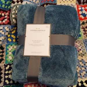 NWT Blue Microplush Full/Queen Blanket
